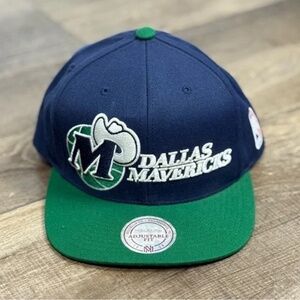 Dallas Mavericks Hat Cap NBA Mitchell & Ness Adjustable Blue Green Classic Logo
